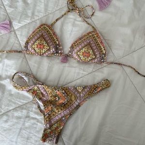 Victoria Secret triangle bikini set
Tassel string, geometric abstract